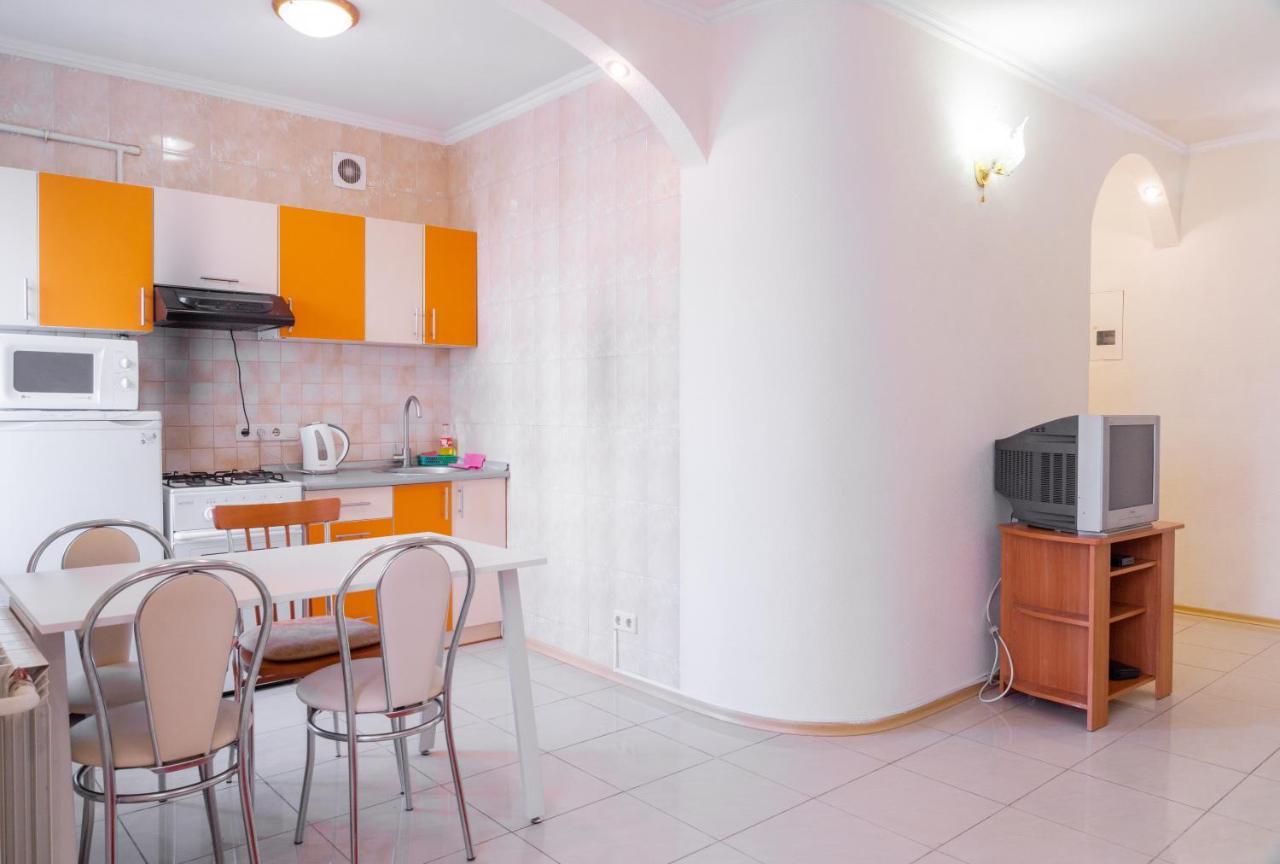 Apartment Triokhsviatytelskaya Street 3 Kijów Zewnętrze zdjęcie